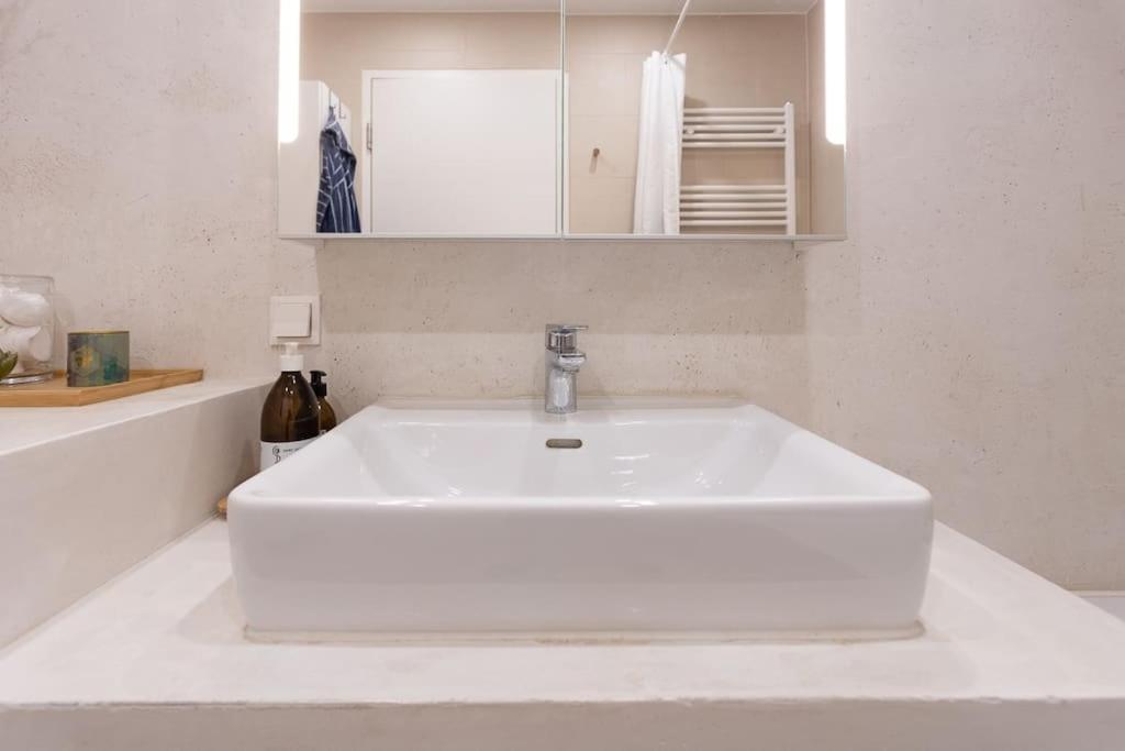 Dream Apartment - Central And Quiet With Ac And Free Parking Garage Wien Ngoại thất bức ảnh